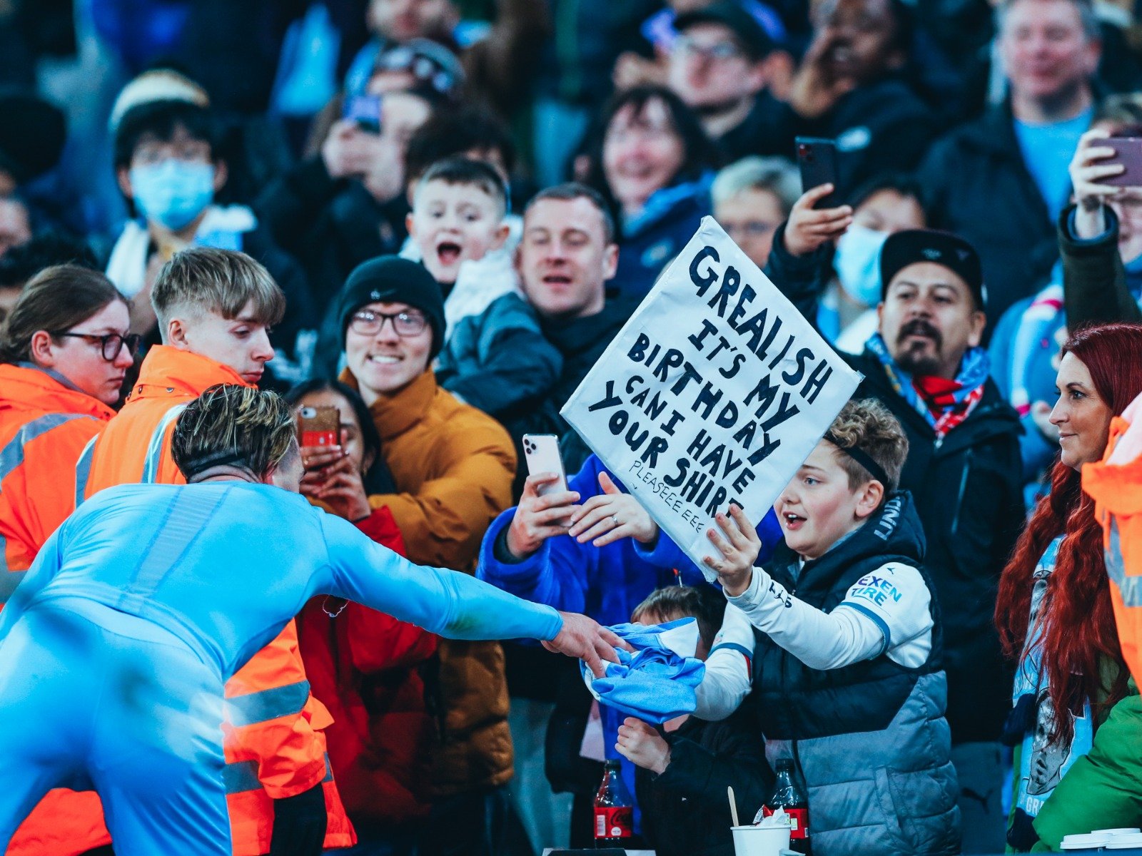 场上表现突 场上表现突